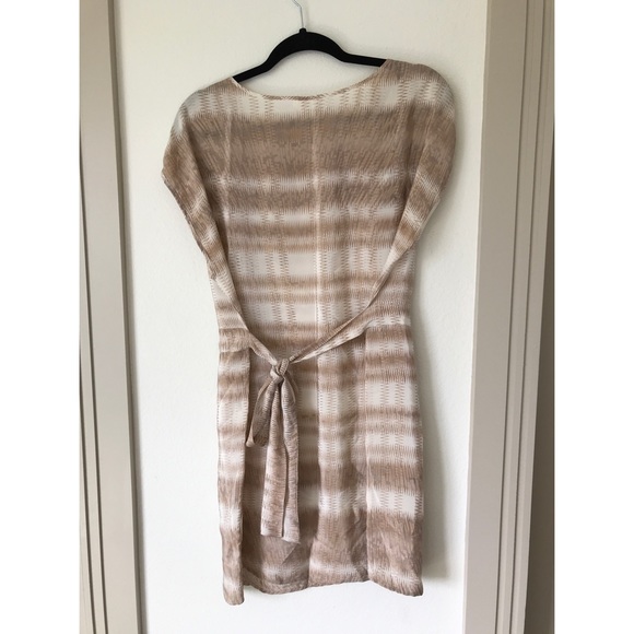 Silk Shift dress with darted waist - Picture 2 of 6